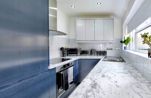 Coventry House | Awson 4 Bedroom House| 6 Beds |Sleeps 9 Guests| Coventry