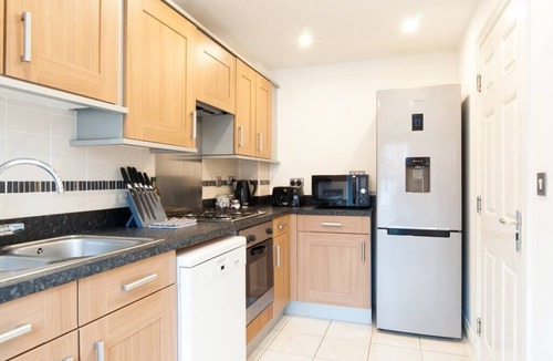 Derby House | Aztec House - A Modern & Spacious 3-Bedroom Home