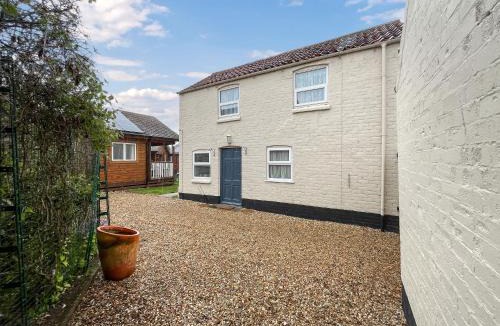 Sutton-on-Sea House | Bacchus Cottage - Uk51964