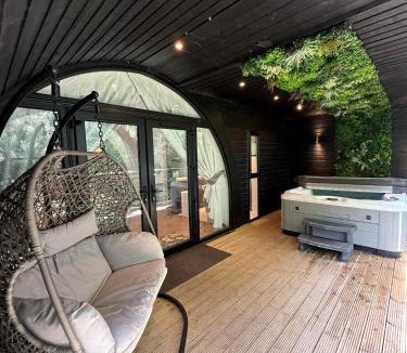 Storwood House | Badger at Owlet Hideaway - with Hot Tub, near York