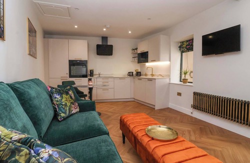 Beverley Cottage | BAKER'S COTTAGE, luxury holiday cottage, with a garden in Beverley