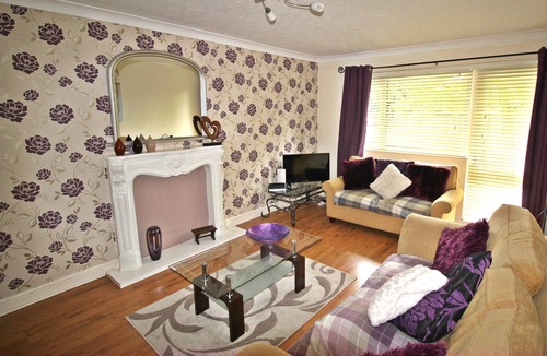 Doncaster Apartment | Balcony Apartment - Spacious 2 Large Beds