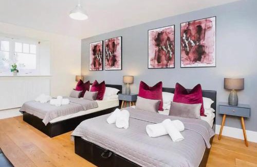 Storwood House | Barn near York with hot tub - Perfect for Groups and Families