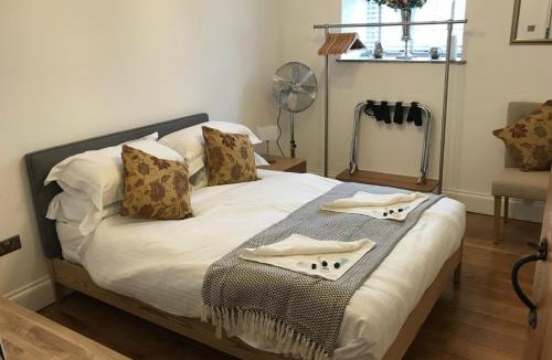 Winkhill House | Barn-Sleeps 4-Parking-Near Alton Towers Peak Dist