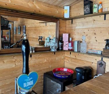 Thornton-Cleveleys House | Beachside Home-Pizza Oven & Bar Close To Beach and Town