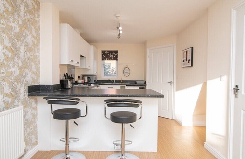 Wolverhampton House | Beautiful 2-bedroom house with parking and garden