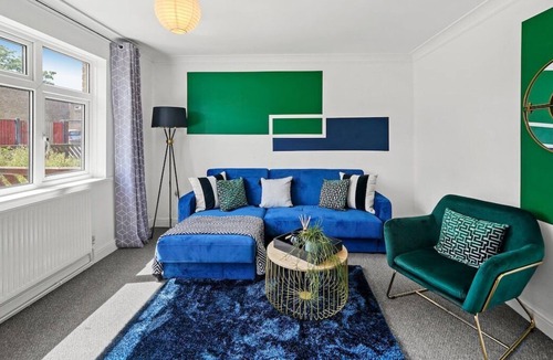 Peterborough House | Beautiful 3 Bed House in Peterborough with Parking