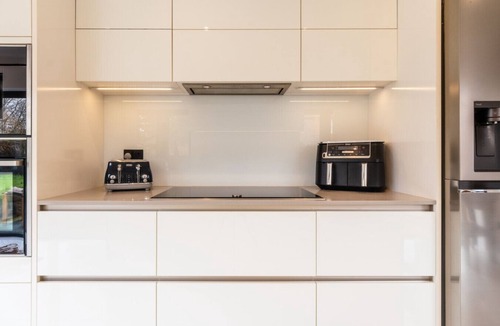 Evesham House | Beautiful 5 Bedroom Home in Evesham