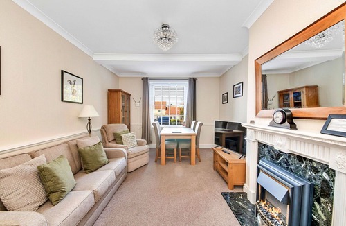 Thirsk Apartment | Beautiful apartment for 4 guests with WIFI, pool, hot tub and terrace