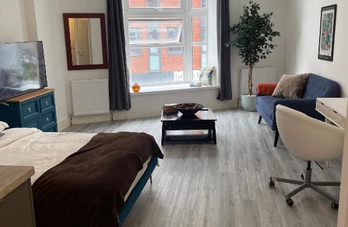Woking Apartment | Beautiful Central Woking Studio