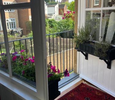 St Albans Apartment | Beautiful City Centre Apartment with Cathedral View
