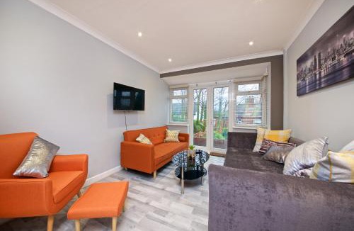 Manchester House | Beautiful Cozy Home With Free Parking