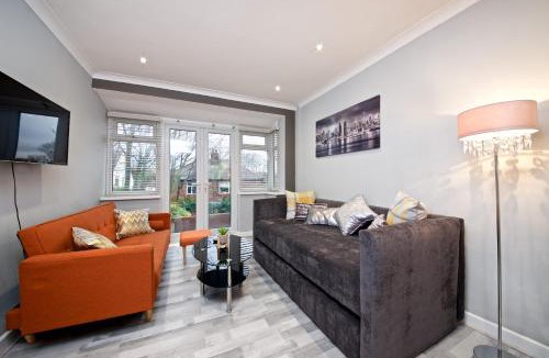 Manchester House | Beautiful Cozy Home With Free Parking
