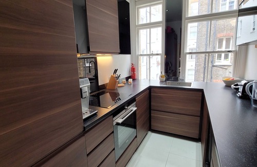Earl's Court Apartment | Beautiful Flat in a central London brick building