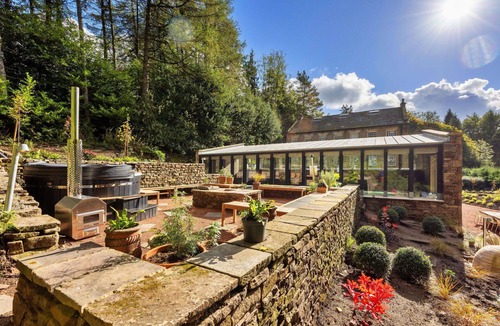 Macclesfield House | Beautiful private villa for 19 people with private pool, WIFI, terrace and pets allowed