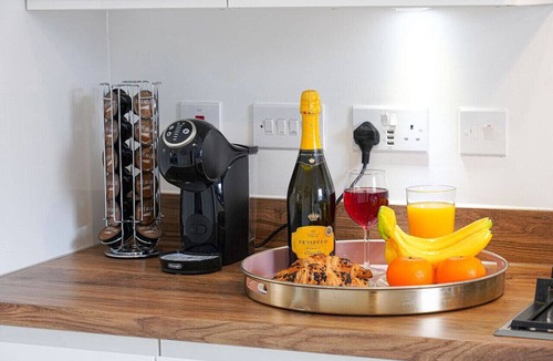 Milton Keynes House | Beautiful & Spacious Home - Sleeps 10