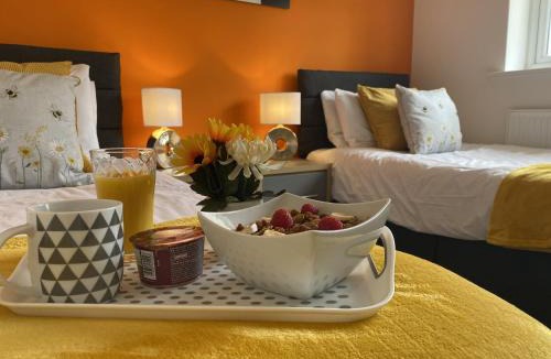 Peterborough Apartment | Beautiful & Spacious with 2 Free Parking Spaces - SRK Accommodation