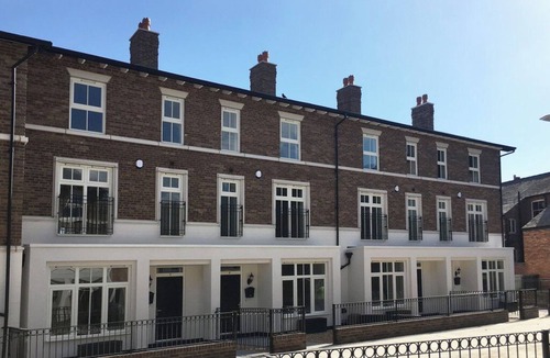 Knutsford House | Beautiful townhouse in the heart of Knutsford with 3 parking spaces