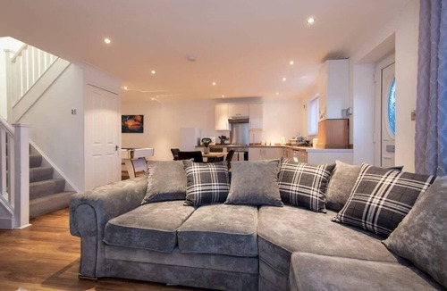 Durham House | Beautiful two Bedroom Family Home with Pool Table Durham