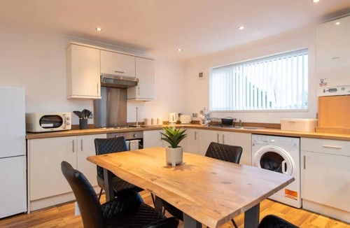 Durham House | Beautiful two Bedroom Family Home with Pool Table Durham