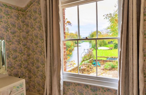 Twywell House | Beautiful villa for 8 guests with WIFI, TV, terrace and pets allowed