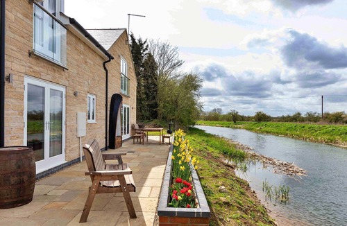 Thurlby House | Beautiful villa for 6 guests with WIFI, terrace and pets allowed