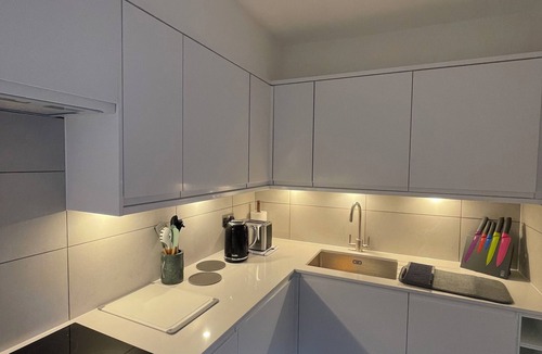 West Kensington Apartment | Beautifully Presented 2BD Flat w/Patio- Kensington