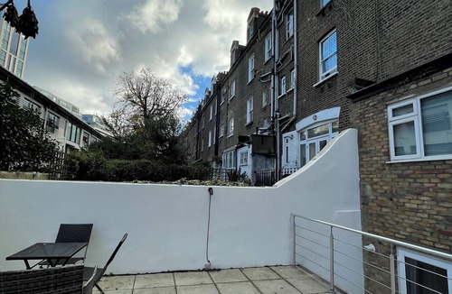 West Kensington Apartment | Beautifully Presented 2BD Flat w/Patio- Kensington