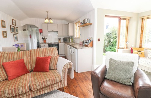 Castleton Cottage | BEE GARTH, with open fire in Castleton