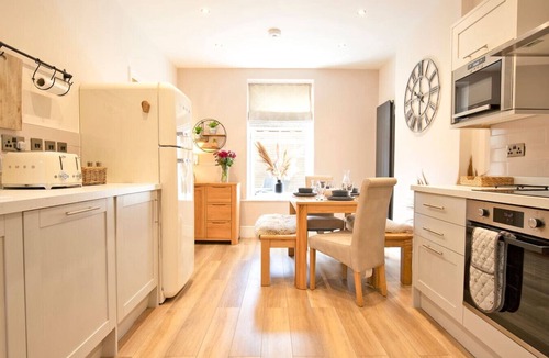Bakewell House | Beech Cottage - Central Luxury