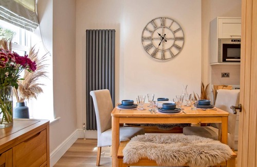 Bakewell House | Beech Cottage - Central Luxury