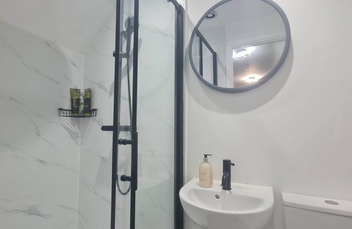 Banbury House | Bespoke en-suite room Banbury