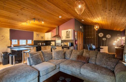 Storwood Villa | Beveren Lodge - Still Rabbit - Hot Tub - Yorkshire