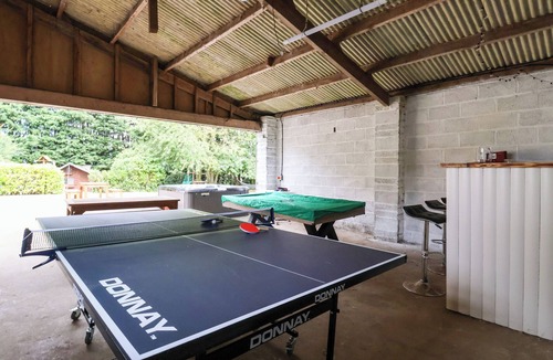Skipsea Cottage | BEWHOLME, pet friendly, with hot tub in Skipsea