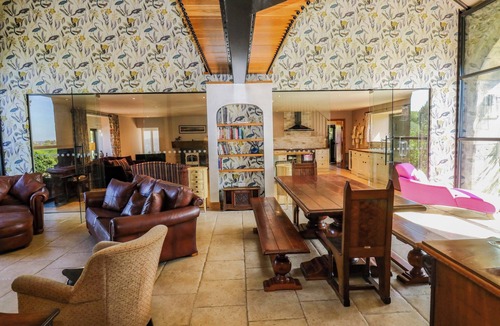 Rochdale House | BIB KNOWL FARM, pet friendly, with hot tub in Littleborough