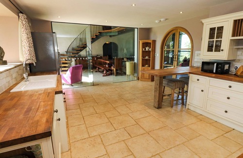 Rochdale House | BIB KNOWL FARM, pet friendly, with hot tub in Littleborough