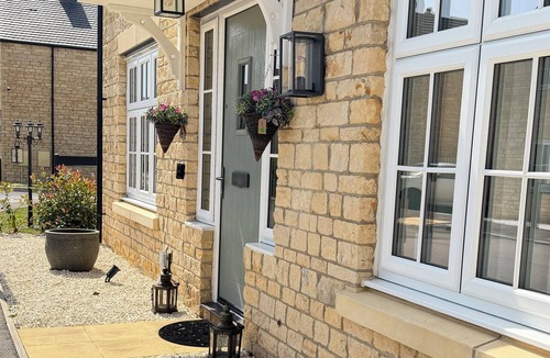 Charlton-on-Otmoor House | Bicester Rachi Villa- luxury 3 bedroom villa close to Bicester Village