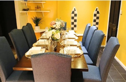 Beeston Apartment | Big house in Leeds 4 Contractors
