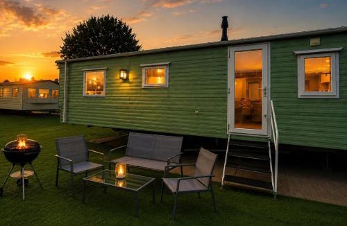 Great Houghton House | Billing Aquadrome Holiday Park 2-bed Caravan