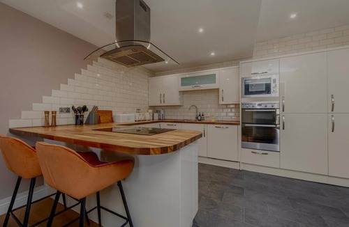Halifax House | Blackberry House - High Spec Luxury Home with Panoramic Views and Outdoor Dining