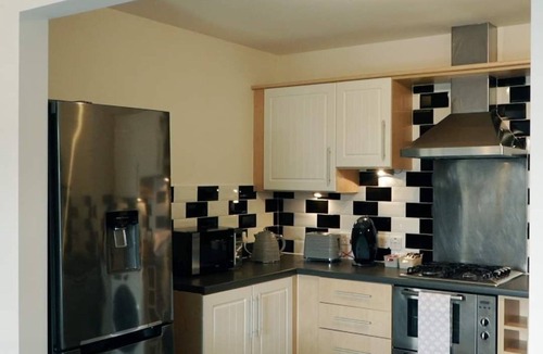 Peterborough Apartment | Blue Apartment in Peterborough
