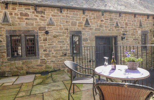 South Wingfield Cottage | BLUEBELL COTTAGE, pet friendly, with hot tub in Oakerthorpe