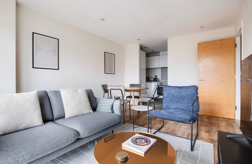 Nine Elms Apartment | Blueground | Nine Elms, balcony, nr Battersea Park