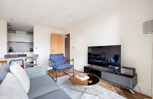 Nine Elms Apartment | Blueground | Nine Elms, balcony, nr Battersea Park