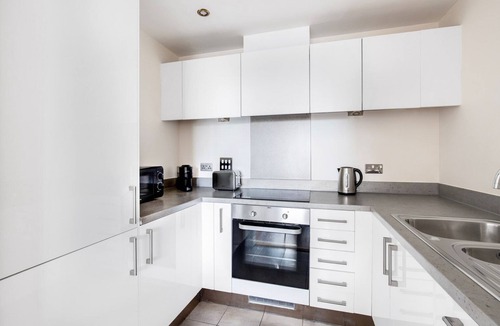Nine Elms Apartment | Blueground | Nine Elms, balcony, nr Battersea Park
