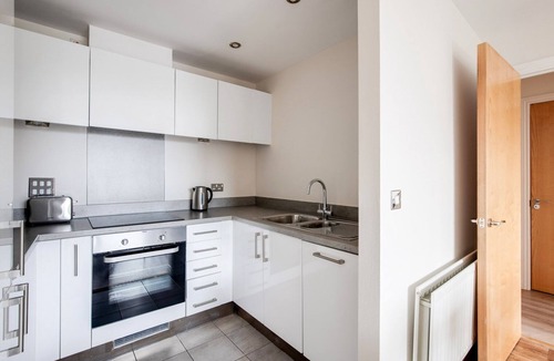 Nine Elms Apartment | Blueground | Nine Elms, balcony, nr Battersea Park