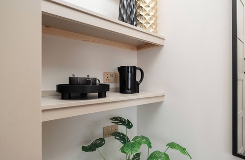 RopeWalks Apartment | Bold St | Fireplace | Work Desk | 1 Min to Station