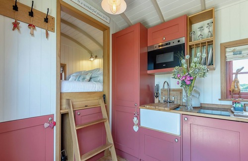 Redmile Cottage | Bonnie's Shepherd Hut - UK50228