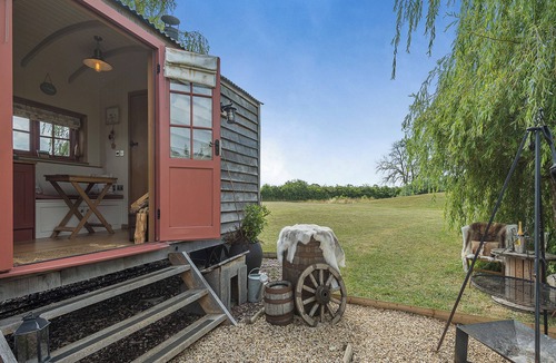 Redmile Cottage | Bonnie's Shepherd Hut - UK50228