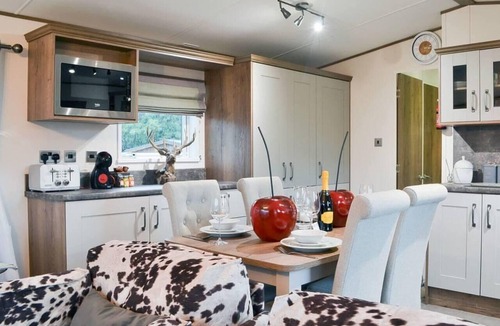 Sewerby Cabin | Boutique lodge with hot tub sleeps 6